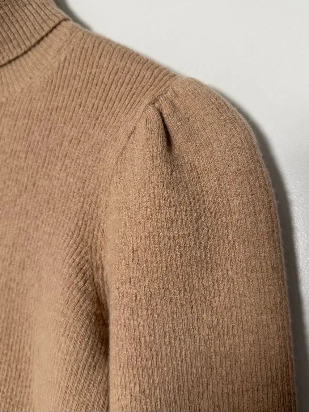 J Crew Sweater Womens Sz M Beige Balloon Sleeve Turtleneck 100% Merino Wool